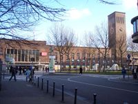 300px-D?sseldorf_Hbf_001.jpg