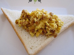 スクランブル納豆トースト