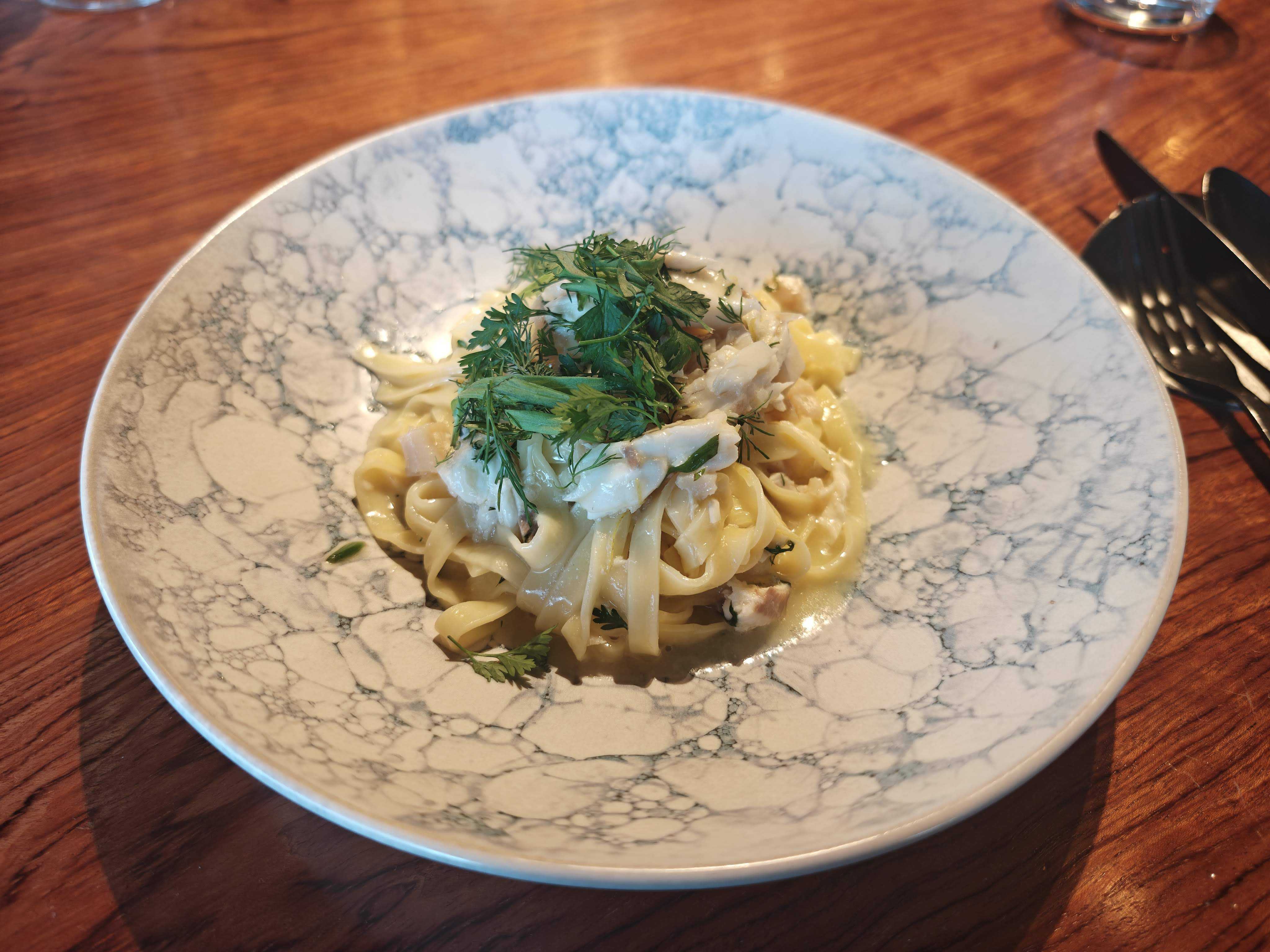 東京駅八重洲口　オステリア イル ヴィアッジオ 女子会ランチ　PASTA真鯛と帆立のレモンハーブソース タリアテッレ