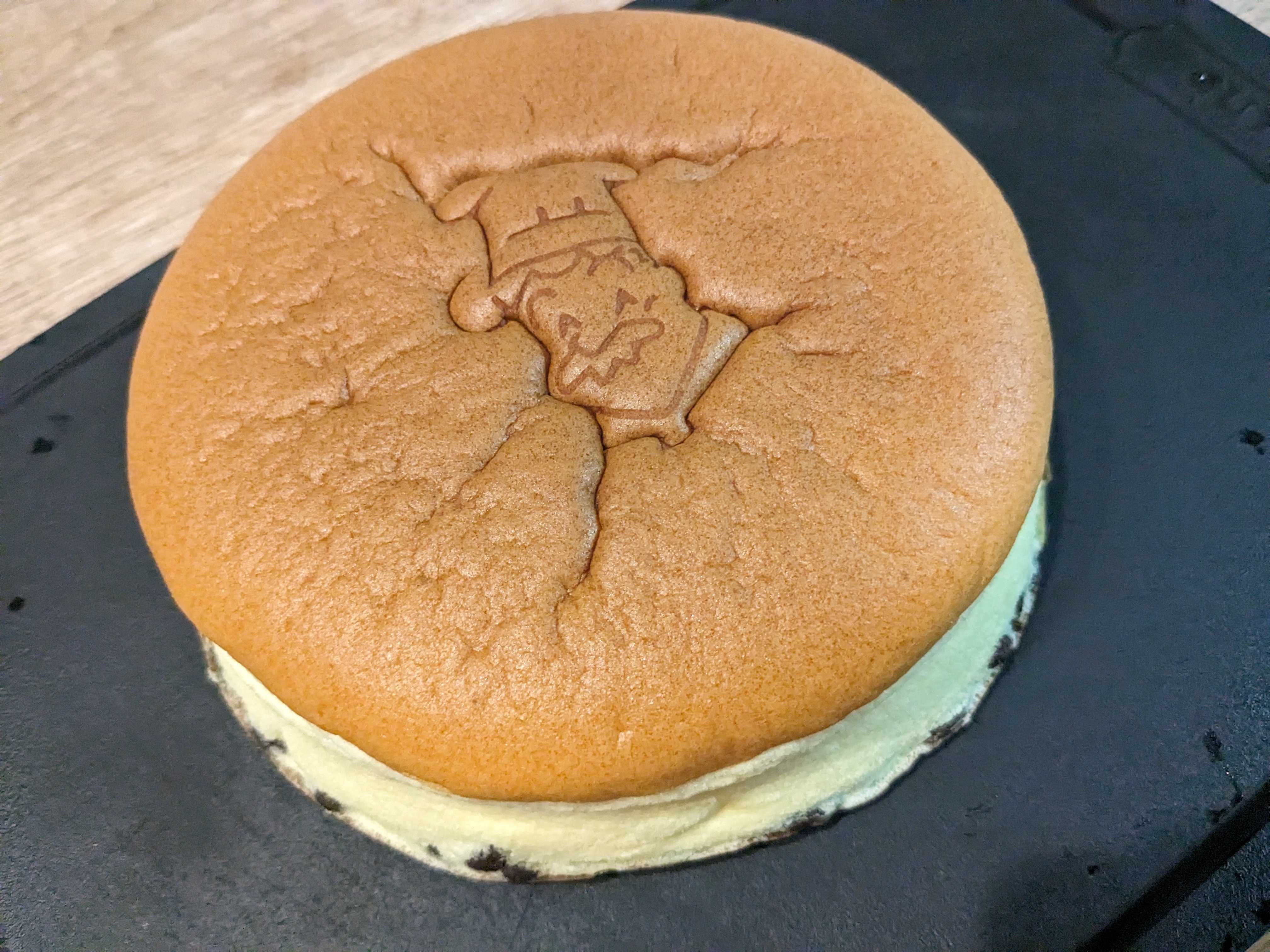 大阪土産の定番　りくろーおじさんのチーズケーキ