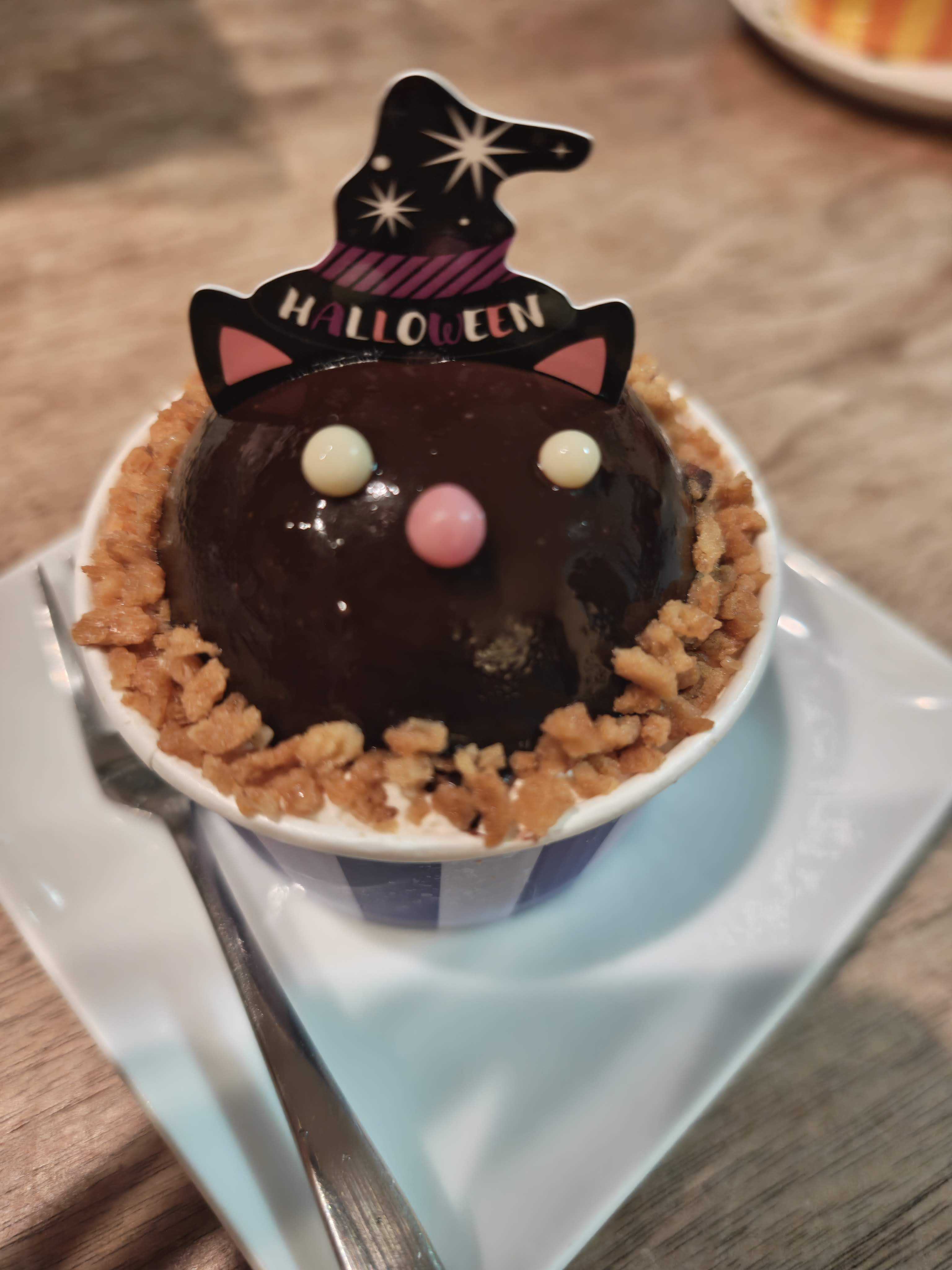 シャトレーゼ　ハロウィン2025 ハロウィン 黒ねこ