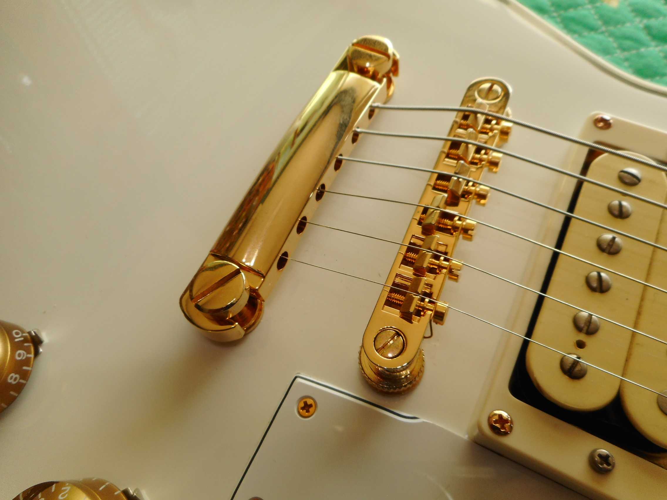 🌸Epiphone Explorer ピックガード取付 | 青春のギターリペア 🌸Epiphone Explorer ピックガード取付 | 青春のギターリペア