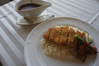 旬菜と讃岐夢豚ロースのカツカレー