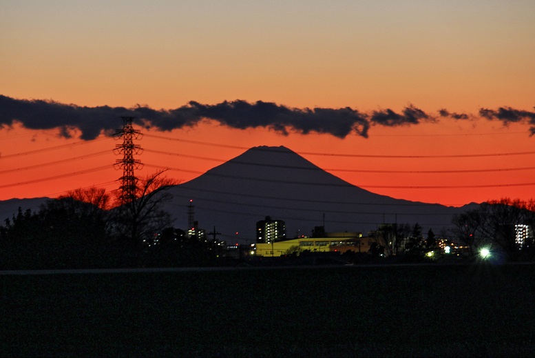 1.黒富士と棚雲.JPG