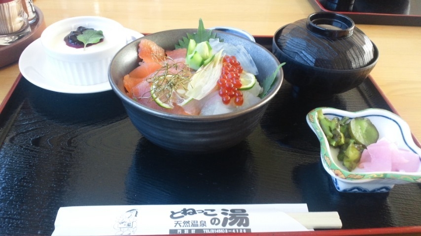 とねっこの湯　紅白丼