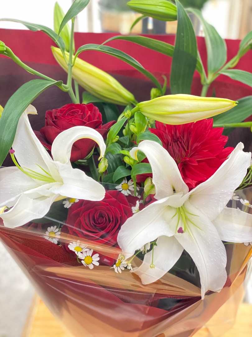 ２月 スイートピー 春風 とカサブランカ Flower Shop Berryのブログ 楽天ブログ