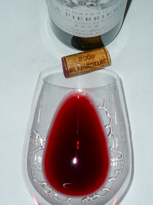 Ch.La Pierriere 2009 glass.jpg