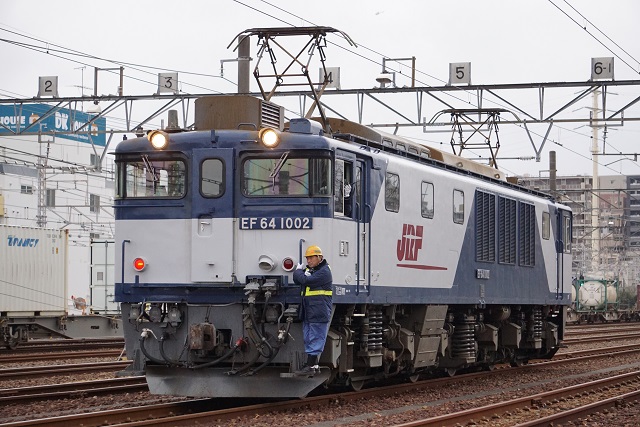 DE10 1751牽引 金町チキ工臨 & EF64 1002牽引 鹿島貨物4