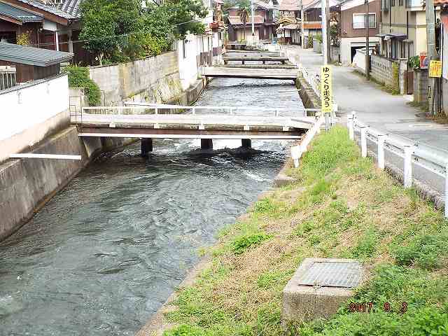 戸上を流る米川