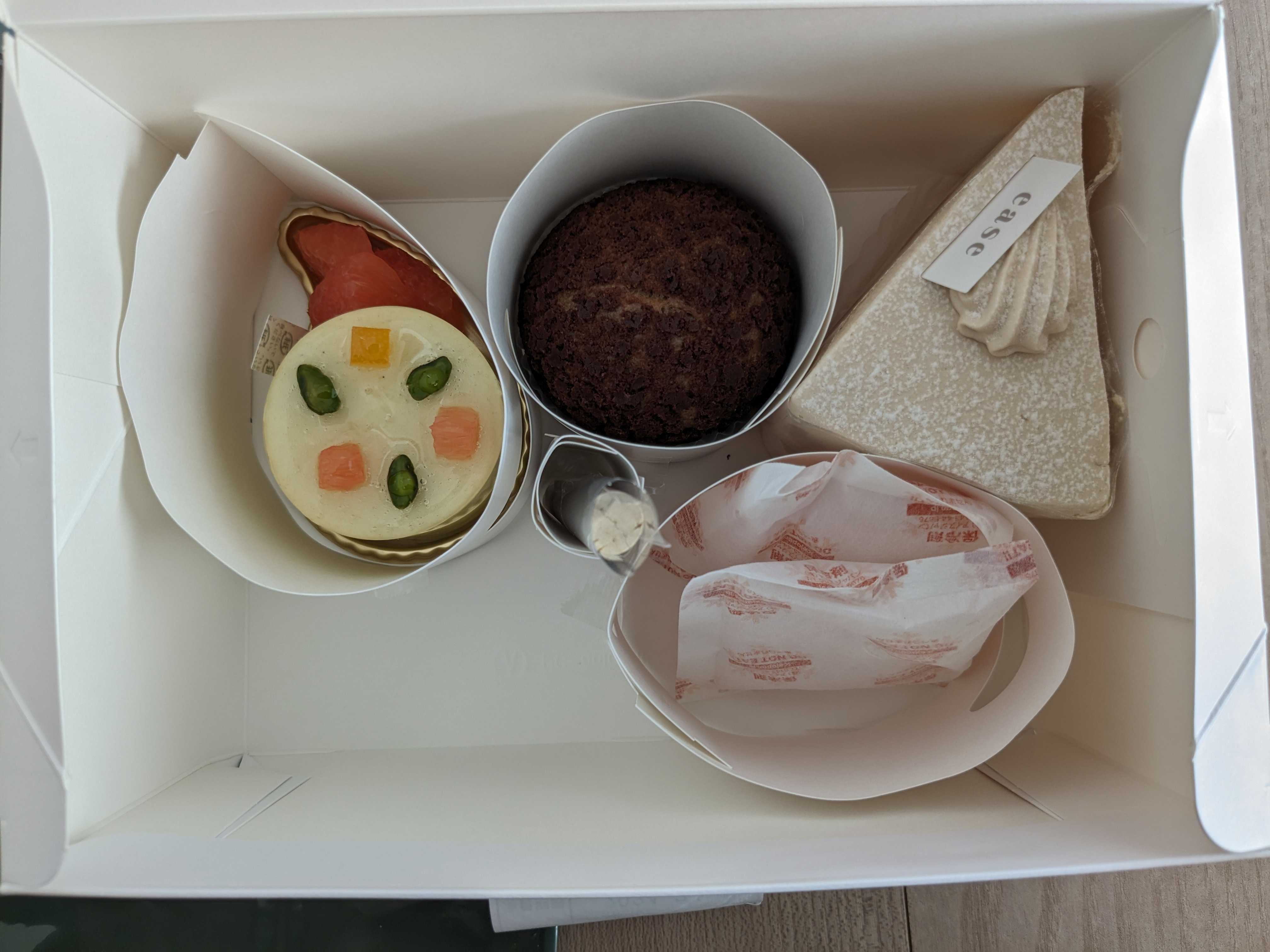 茅場町ケーキ屋パティスリー イーズ　箱詰め