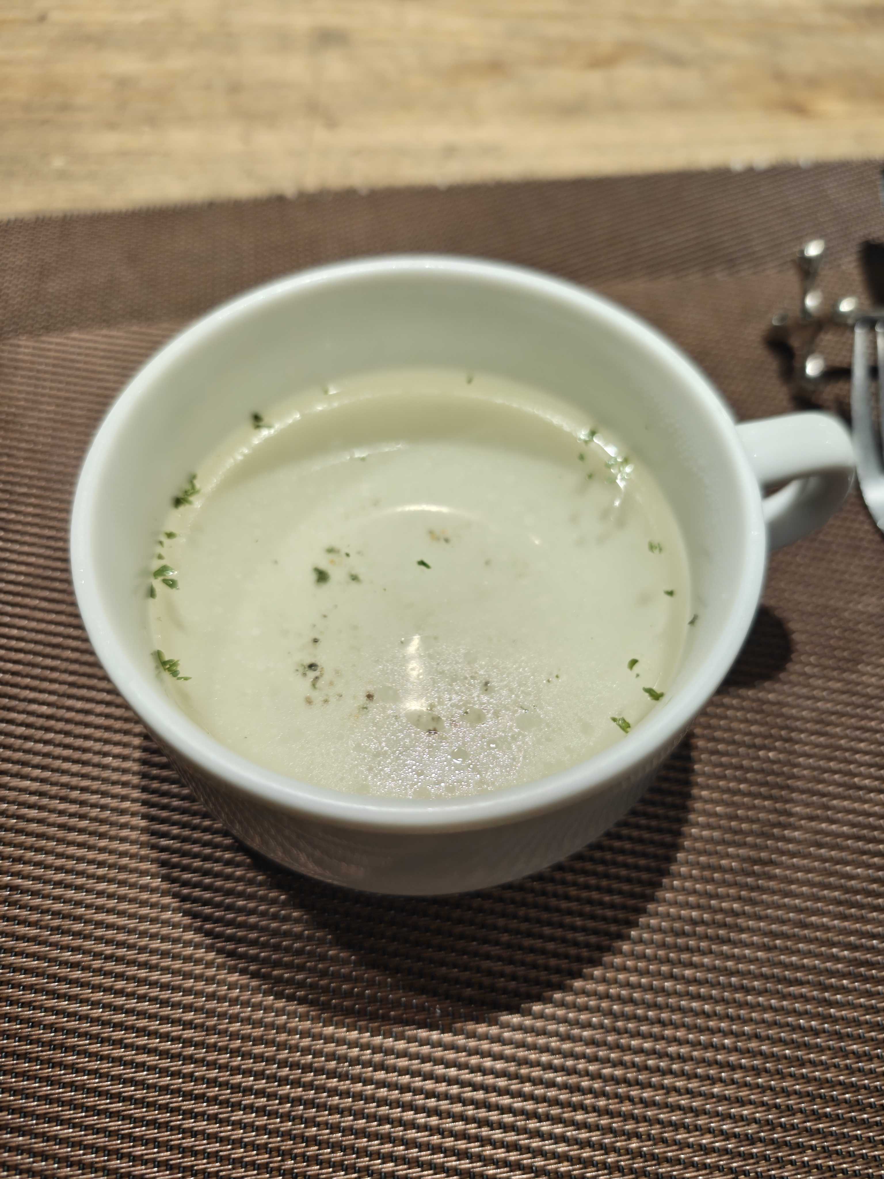 肉塊 UNO 虎ノ門店 一人ランチ　穀物牛濃厚カレーのセットのスープ