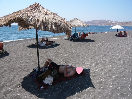 Santorini beach4.jpg