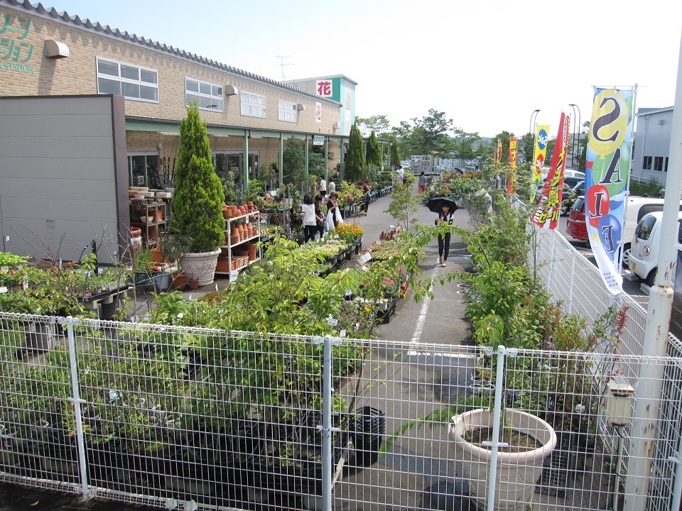 富谷店外の様子