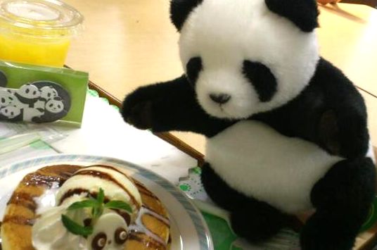 パンケーキを食べる
