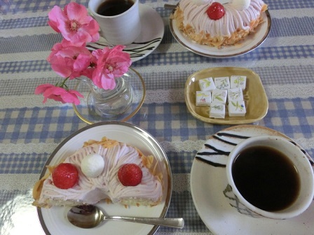 ケーキとコーヒー