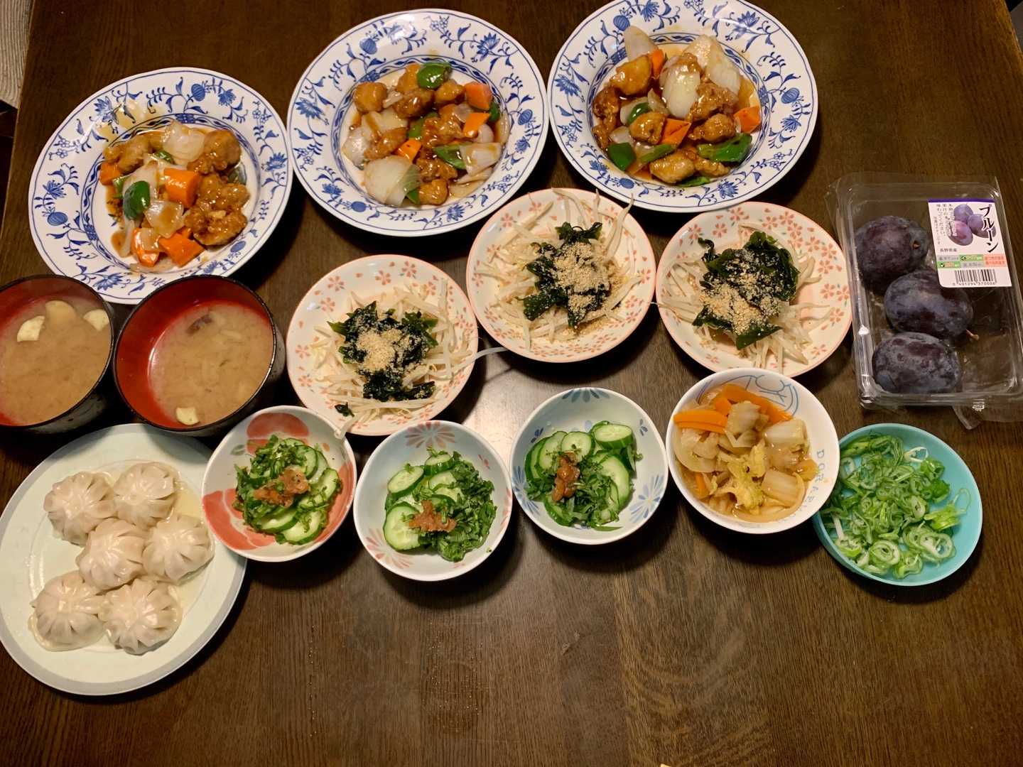 夕食は 酢豚 豚 ピーマン 人参 玉ねぎ もやし わかめ 胡麻のポン酢和え 白菜 玉ねぎ 人参煮 包子 パオズ 茄子 ネギの味噌汁 生プルーン Music Land 私の庭の花たち 楽天ブログ