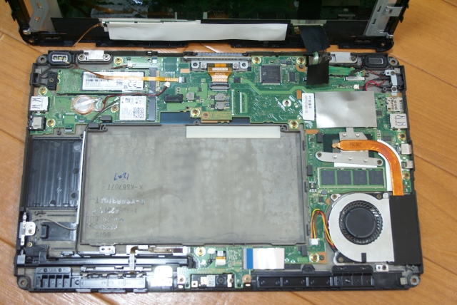 Fujitsu (富士通) Arrows Q738 の バッテリー交換 | ミスター