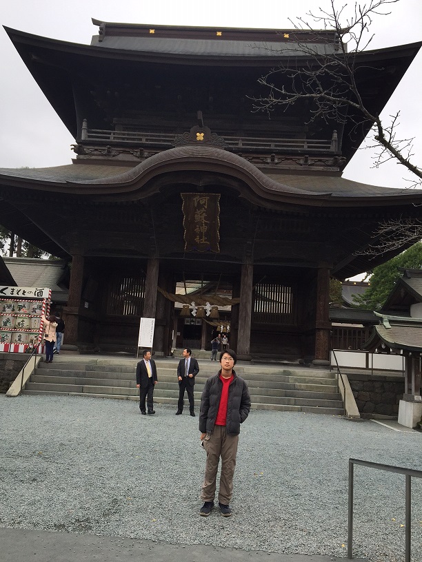 阿蘇神社とジョン.jpg