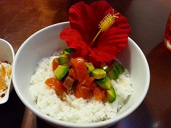 サーモンポキ丼