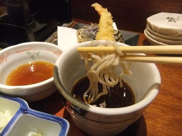 足立4丁目・銀蔵の季節の三色丼と天ぷら蕎麦セット2