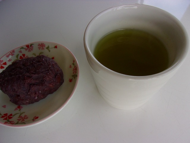 おはぎとお茶.jpg