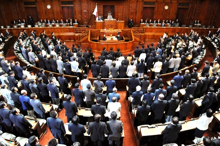 韓国大統領竹島上陸と天皇陛下発言抗議決議案を可決した衆院本会議.jpg