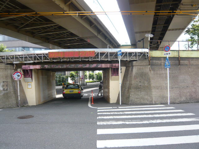 JR高架下