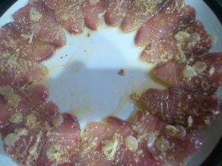カルパッチョ粒マスタード和え_皿に並べる.jpg