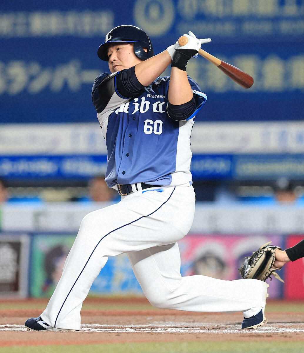 西武の中村剛也が現役続行　来季プロ26年目　43歳での500本塁打、24年連続弾狙う