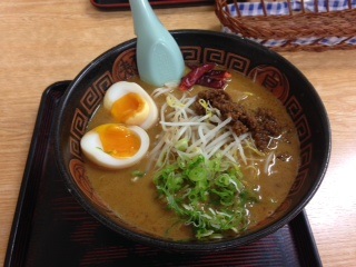 ピリごまラーメン（担々麺・激辛・味付け玉子）.JPG