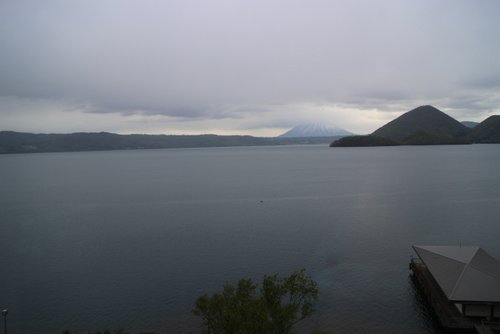 日中の洞爺湖
