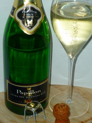 Van Loveren Papillon Brut NV glass.jpg