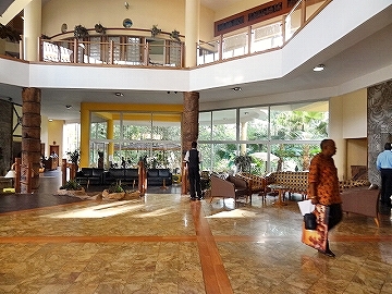 ウガンダ　Golf Course Hotel  カンパラ　ロビー　