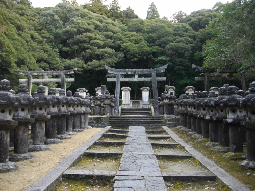 東光寺毛利家墓所 (2) (500x375).jpg