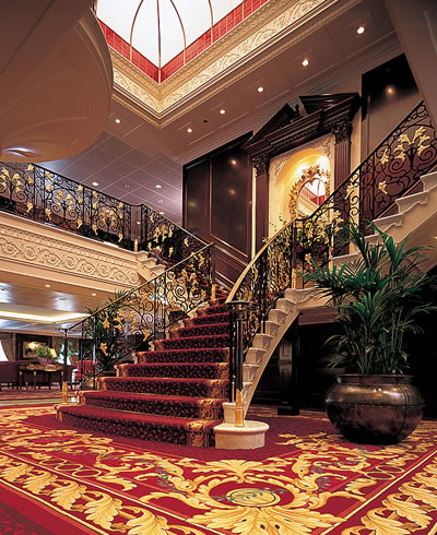 船内豪華な階段