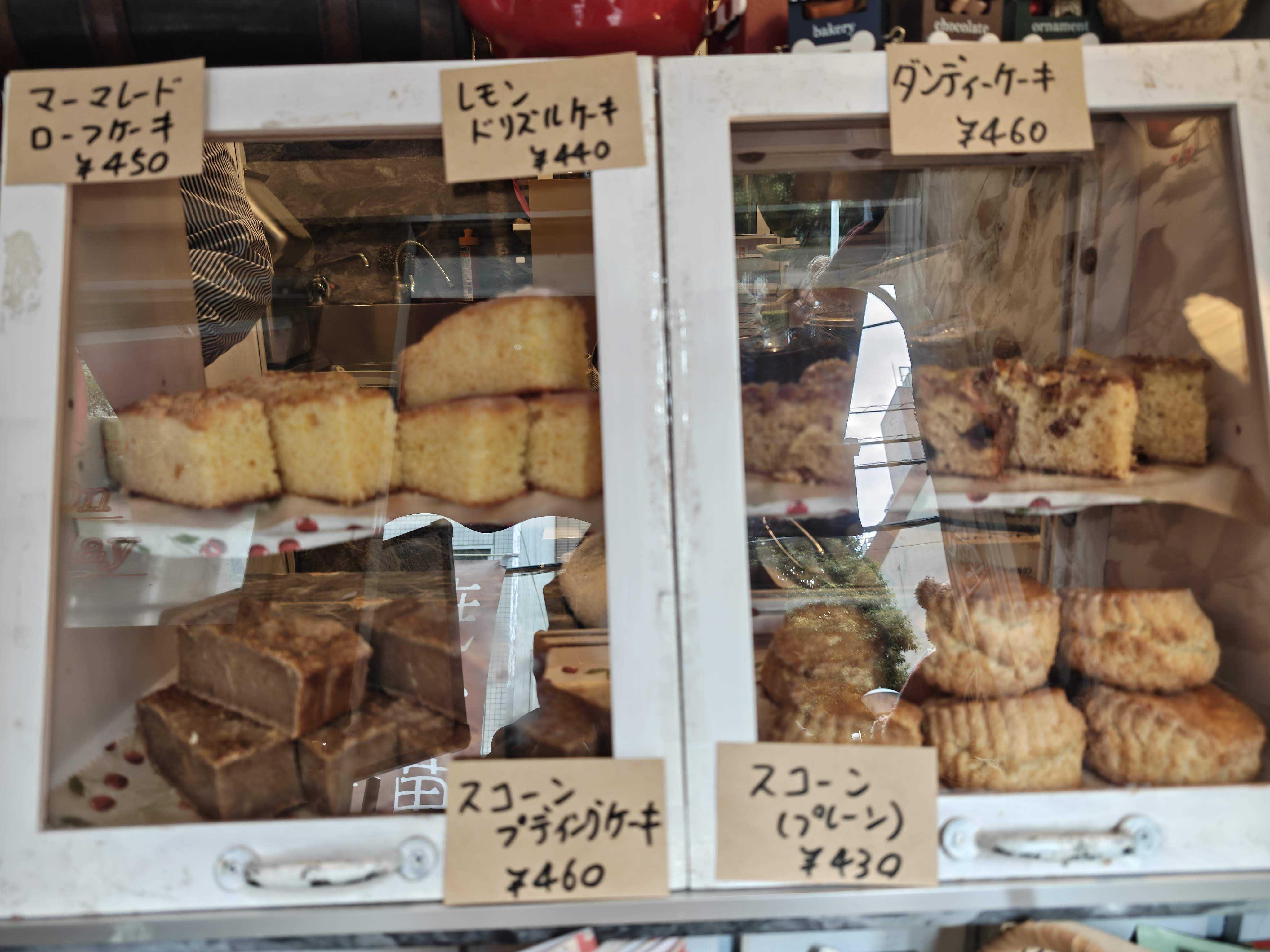 虎ノ門　焼菓子屋　Bake On Wednesday 舞　ショーケース　メニュー