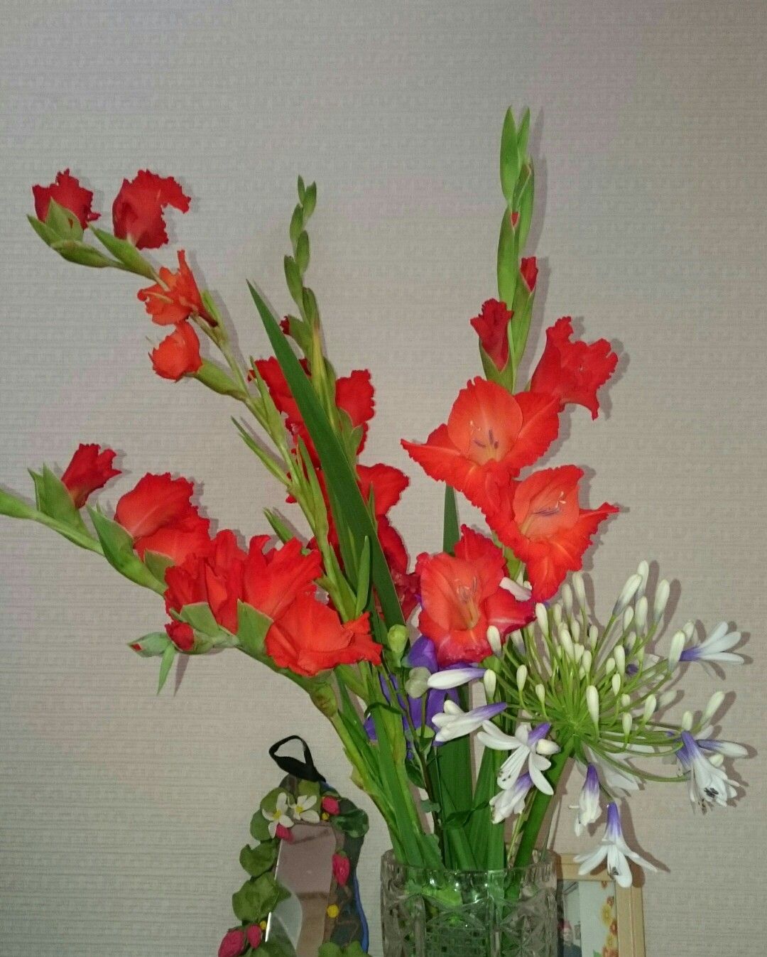 ボヘミアングラスの花器にグラジオラスが美しい 山への情熱 音楽への愛 楽天ブログ