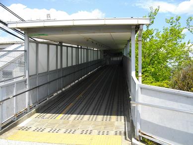 京阪本線・深草駅東口