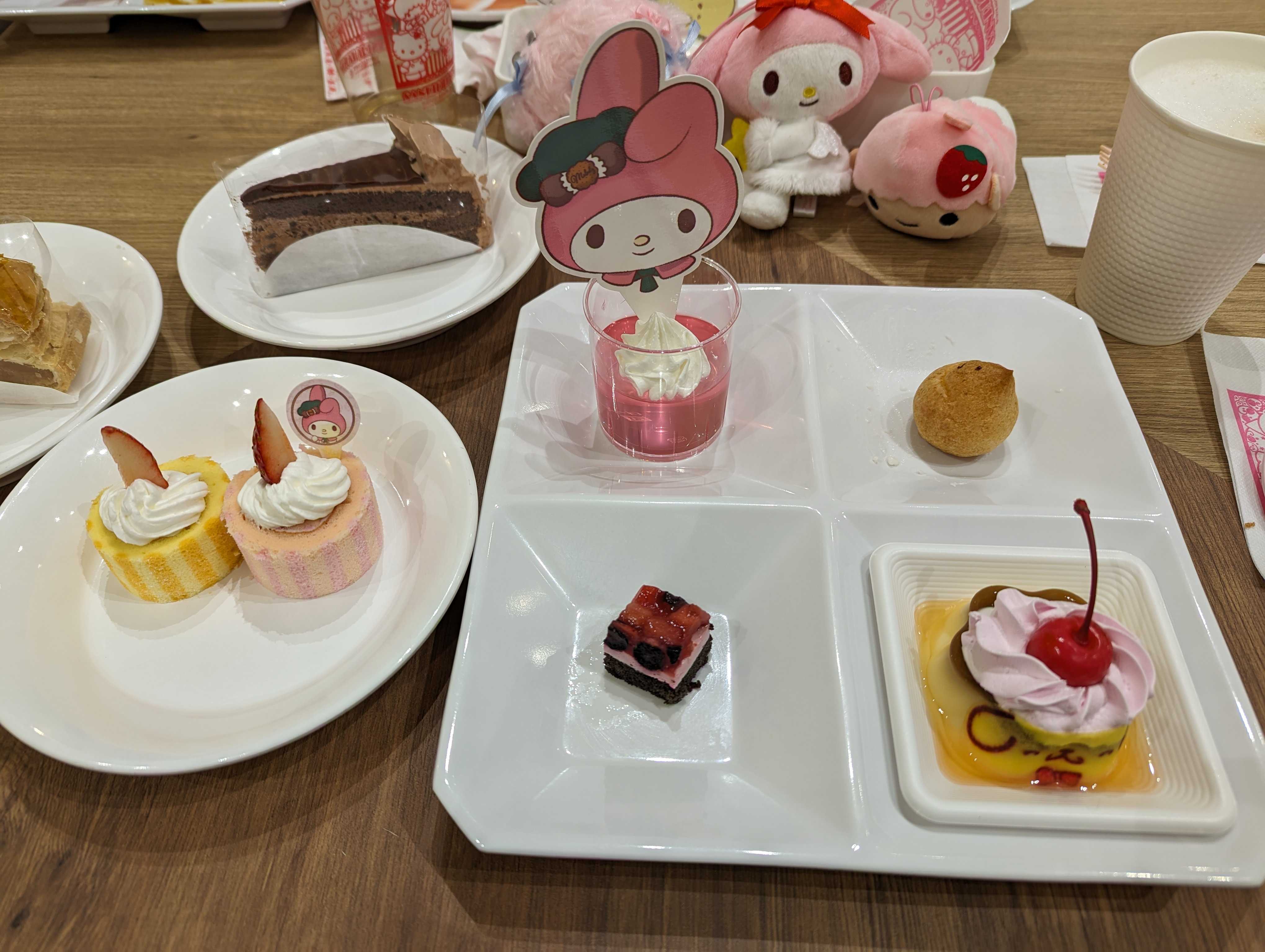 お1人様ビュッフェとキティちゃん 館のレストラン サンリオ