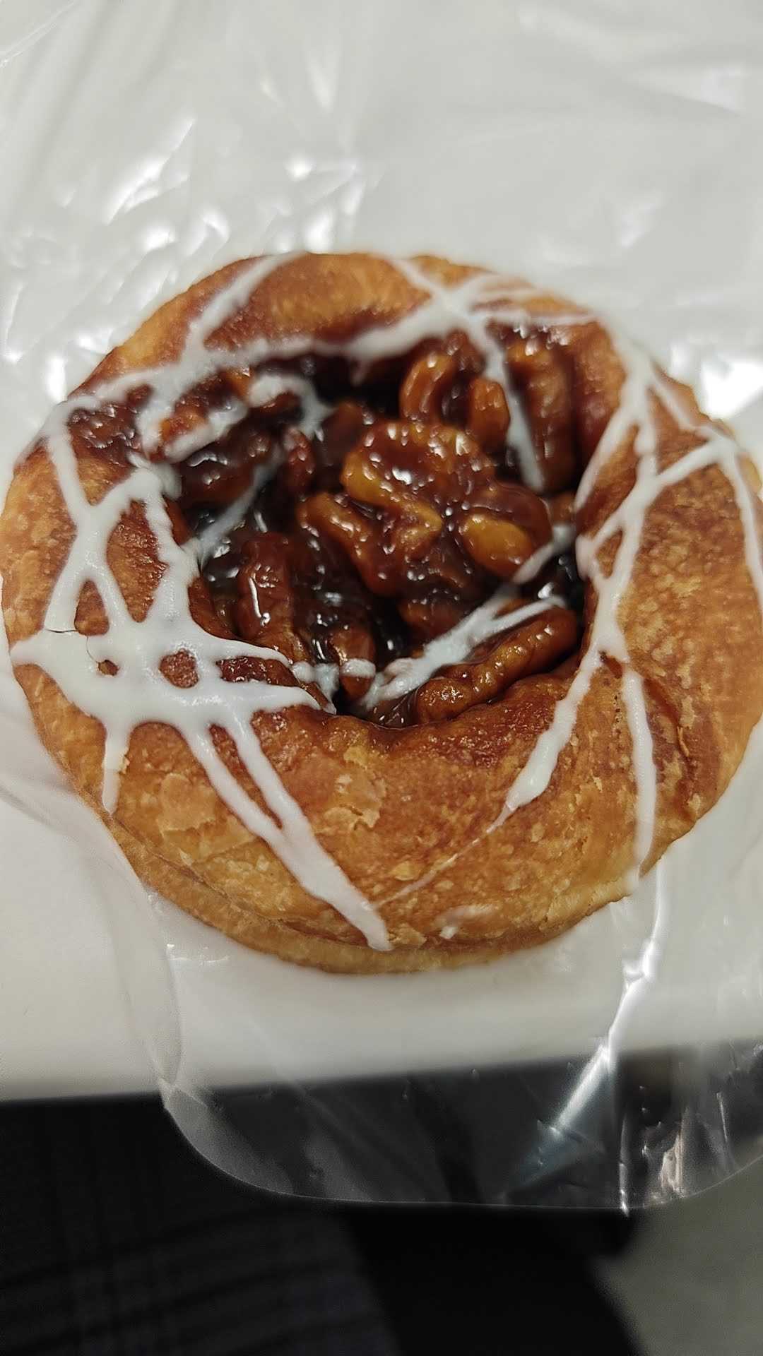 虎ノ門ヒルズ　パティスリー パブロフのパン　くるみのキャラメリゼ