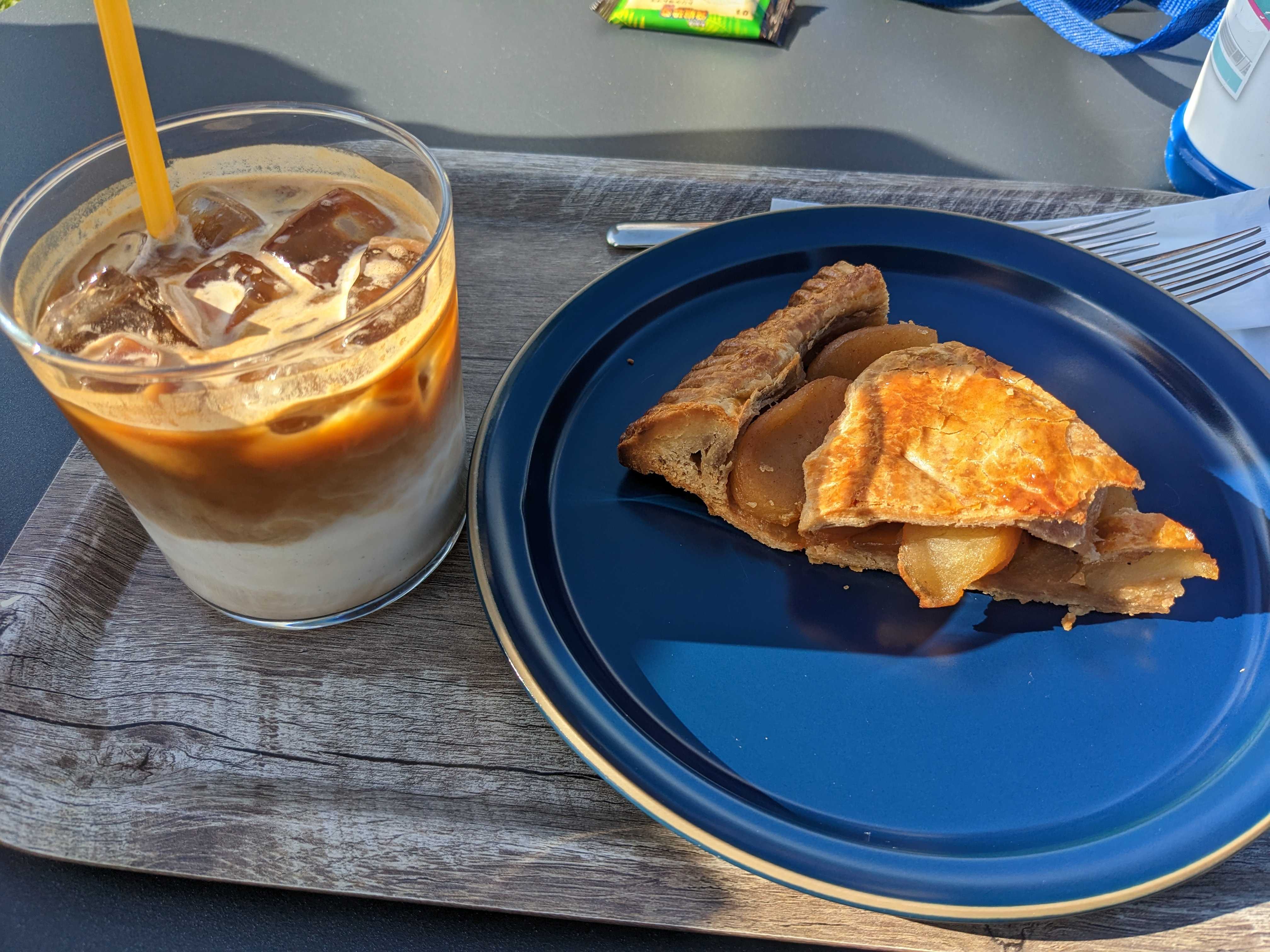 PIE＆COFFEEmamenakanoのアップルパイとカフェラテ