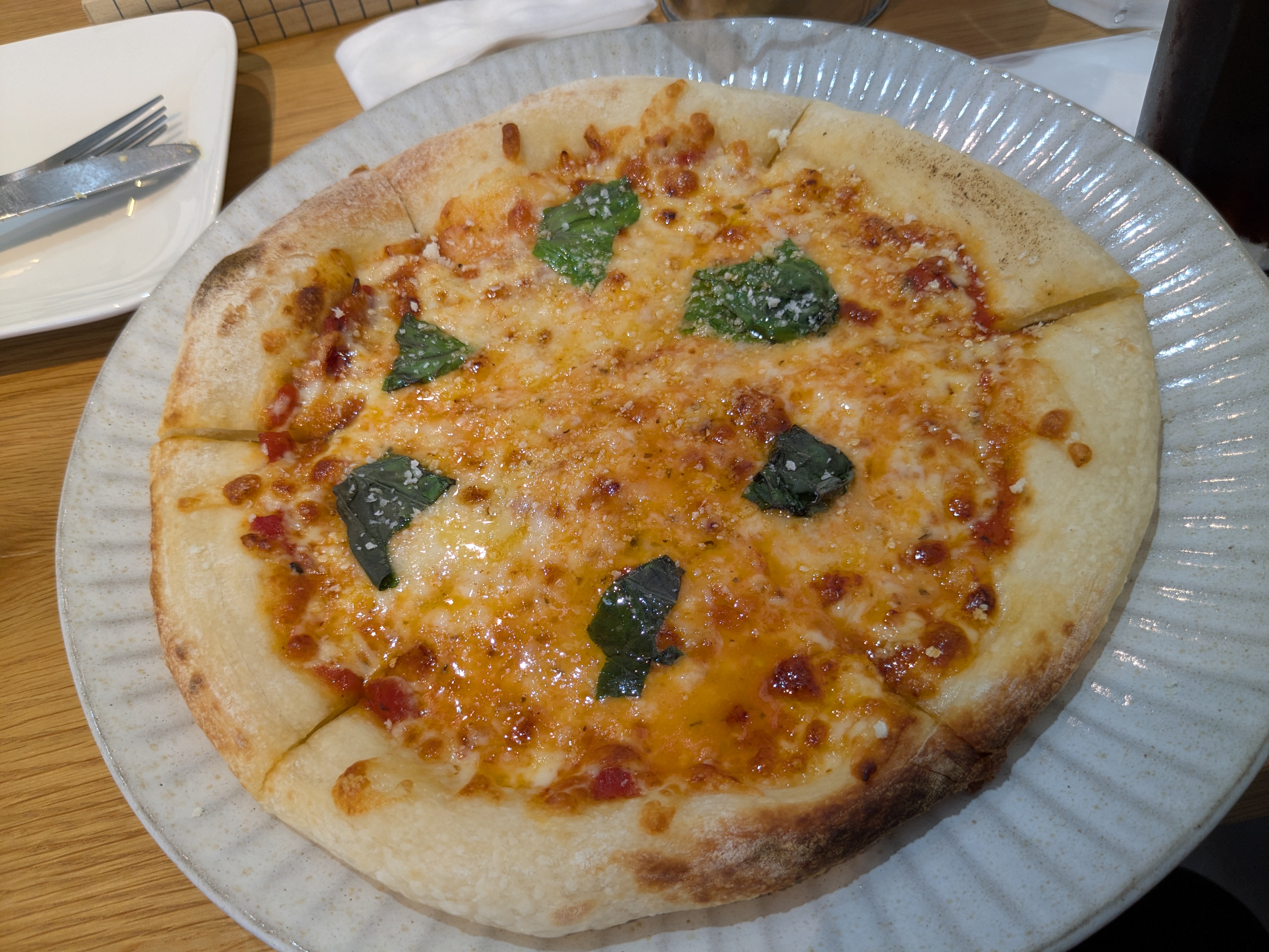 津田沼駅子連れカフェランチ　マルゲリータピザ