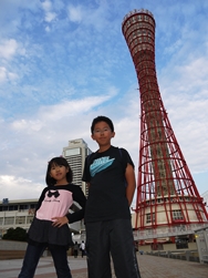 ポートタワー前
