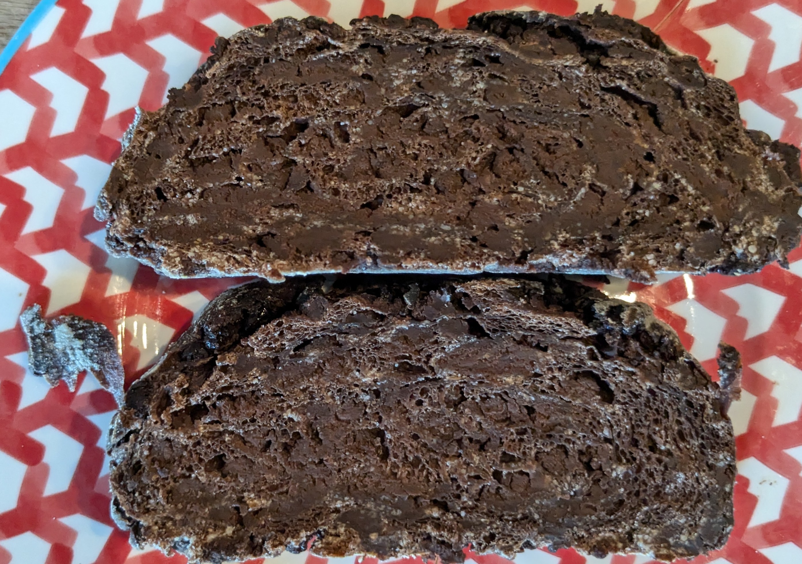 神楽坂パン屋　しかたらむかな　チョコガシガシの断面