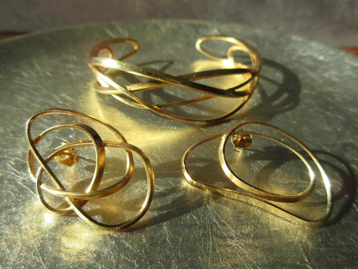 隈研吾デザインのピアス | 猫と宝石と旅行と食器に家具インテリアetc