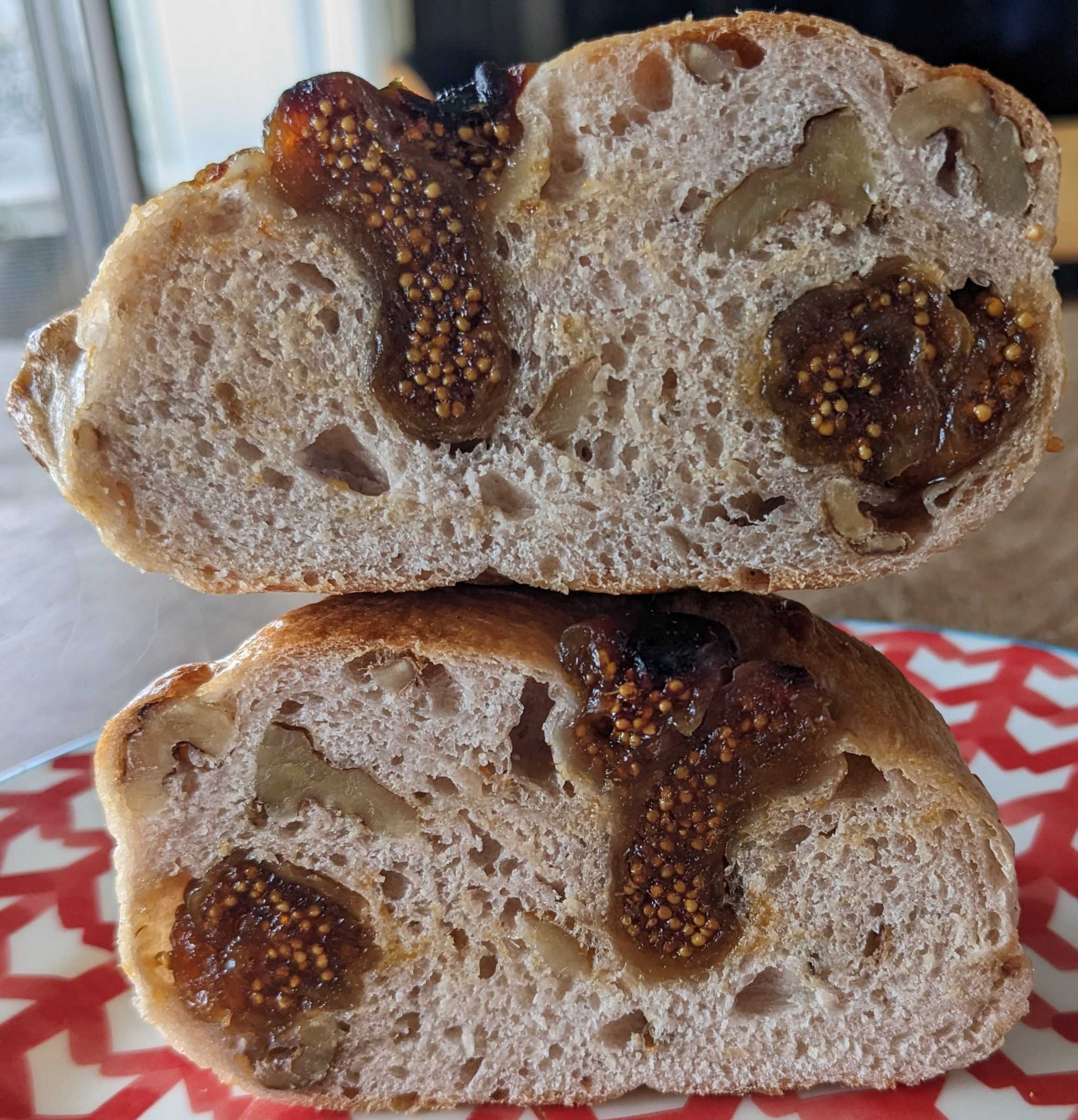 下田流の通販　ドライいちじくとくるみのベーグルの断面