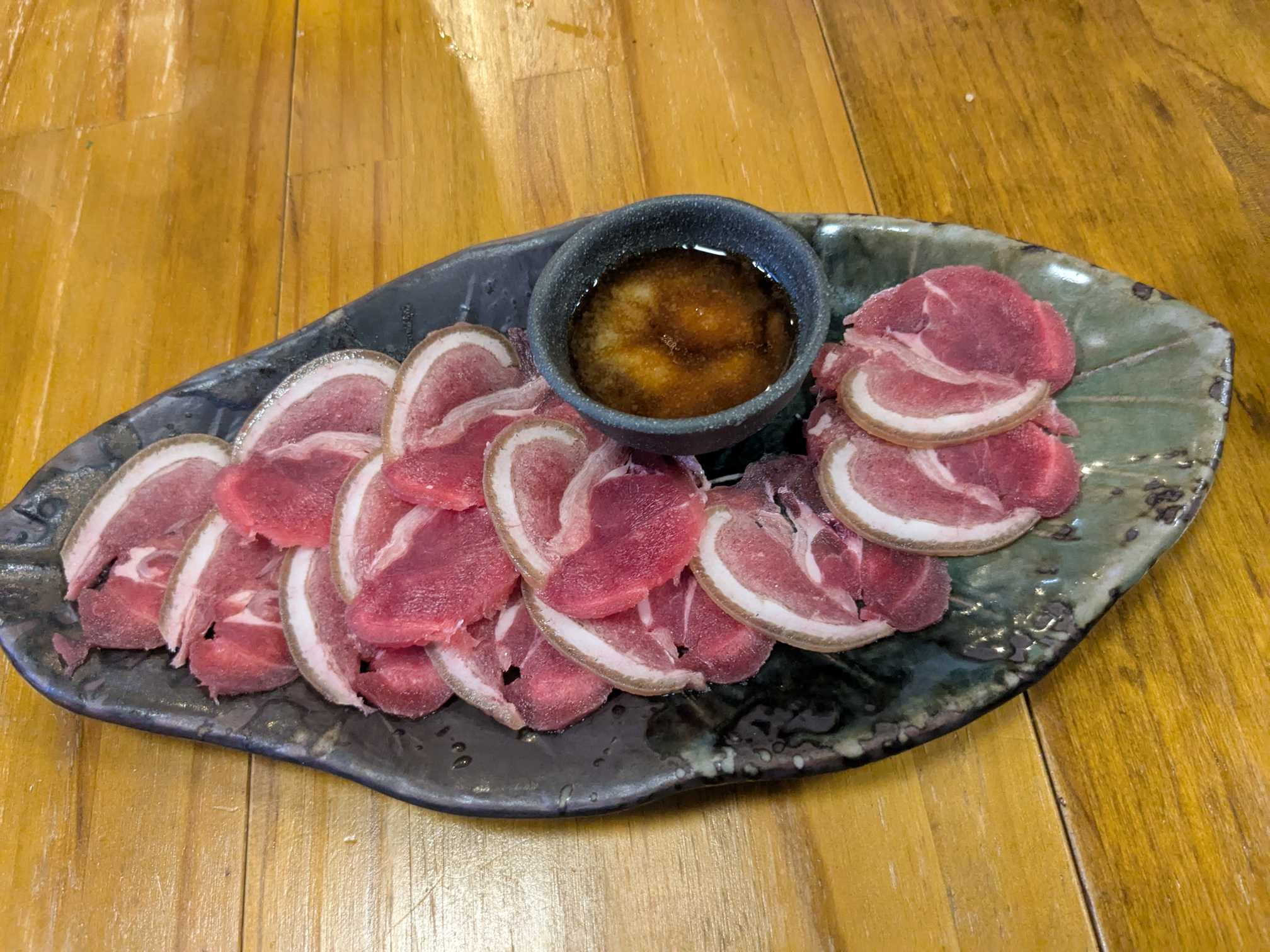 西表島 ゆんたく酒場 八重山　子連れ夕食　カマイ(琉球いのしし)刺し