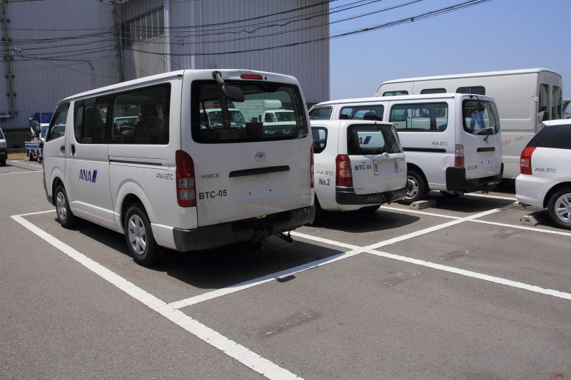 機体整備工場_003空港走行車.jpg