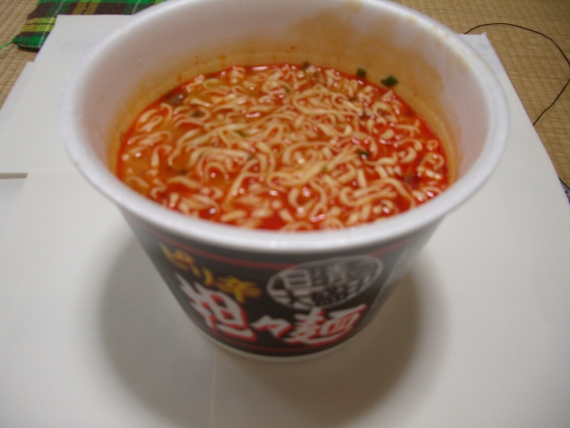 日清食品　坦々麺　２