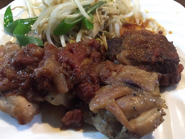 鶏肉と牛もも肉の赤ワイン.jpg